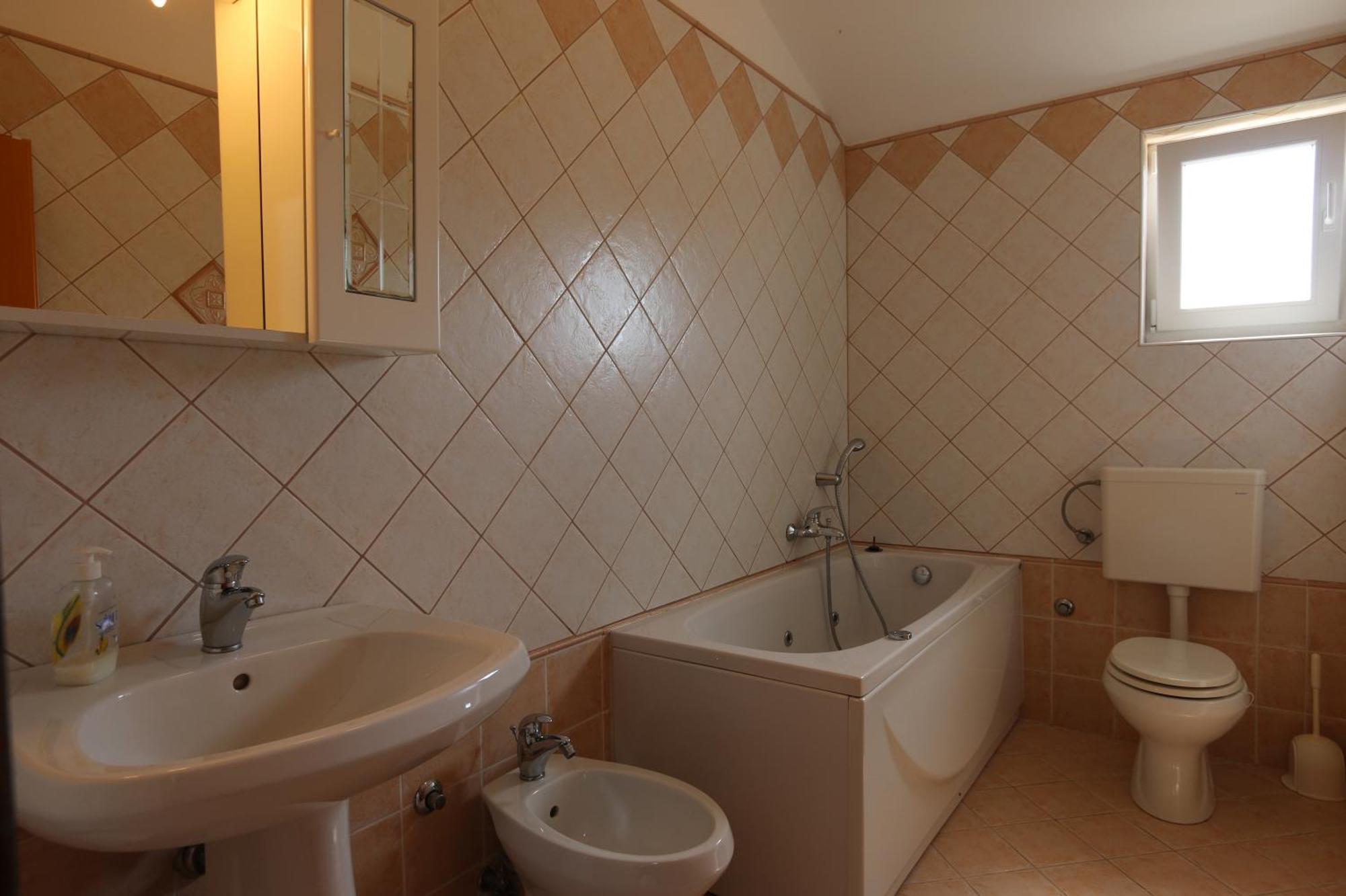 Apartment Hrastov Солине Екстериор снимка