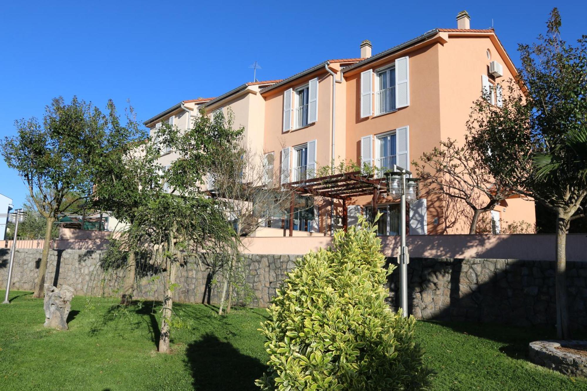 Apartment Hrastov Солине Екстериор снимка